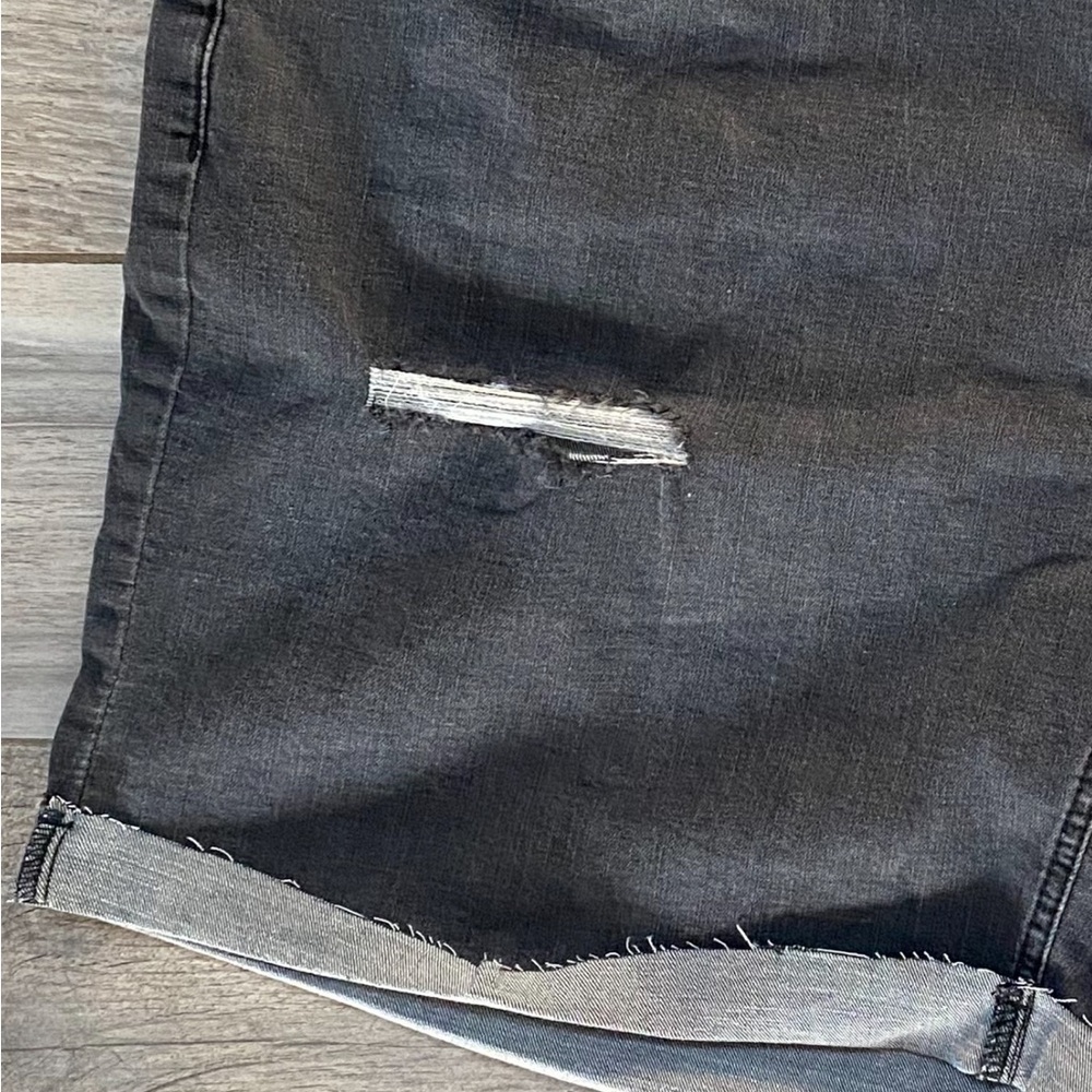 Vigoss Marley Mid Rise Cuffed Distressed Black Wash Jean Shorts NWT Size 20W - Picture 8 of 8